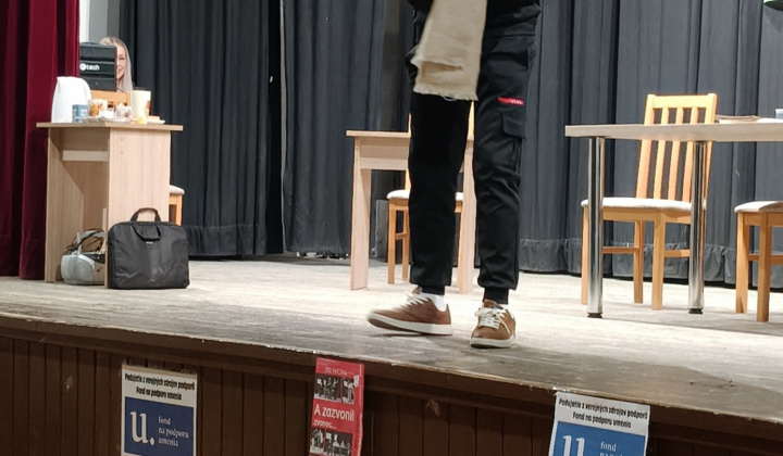 A zazvonil zvonec...Divadlo Hrcina 09 11 2025